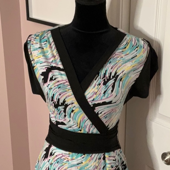 Max&Cleo Pastel Print faux wrap Dress. In Sz XS. - Picture 2 of 6